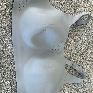 Victoria's Secret Light Gray Seamless sports bra. 40DDD